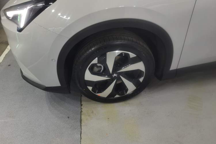 Used ARCFOX Alpha T5 2026 Model Range-Extended 1215 Yuanjing Smart Driving Version
