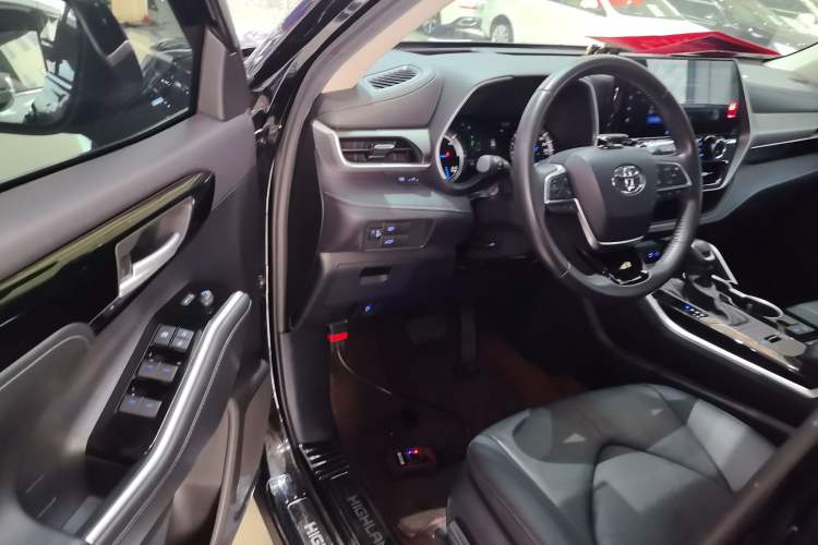 Used Toyota Highlander 2022 Dual-Engine 2.5L Four-Wheel Drive Prestige Version 7 Seats
