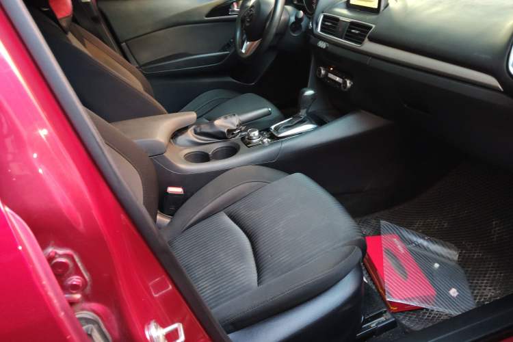 Used Mazda Mazda 3 Axela 2016 Sedan 1.5L Automatic Luxury Model
