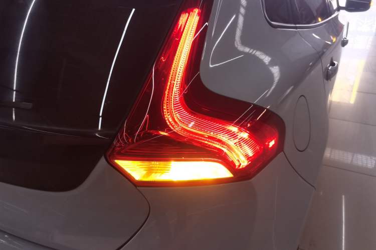 Used Volvo V40 2015 1.6T Zhiyi Edition