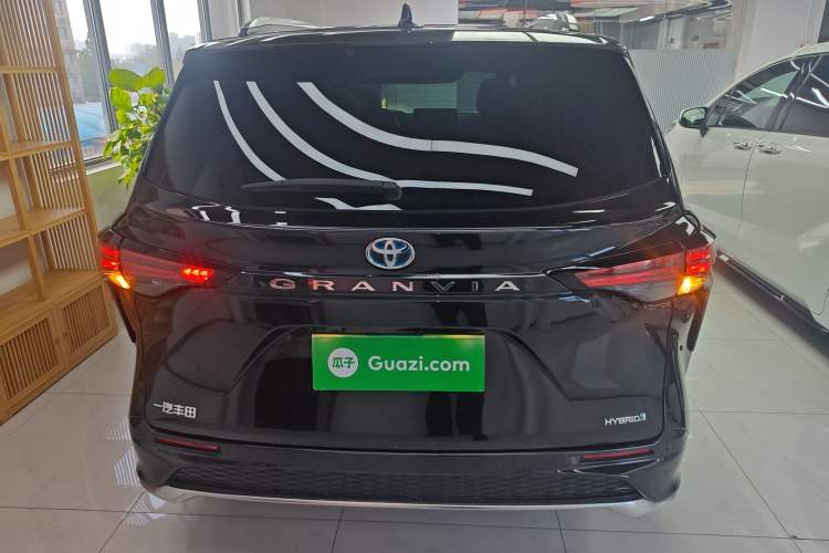 Used Toyota Granvia 2023 2.5L Hybrid Prestige PLUS Edition
