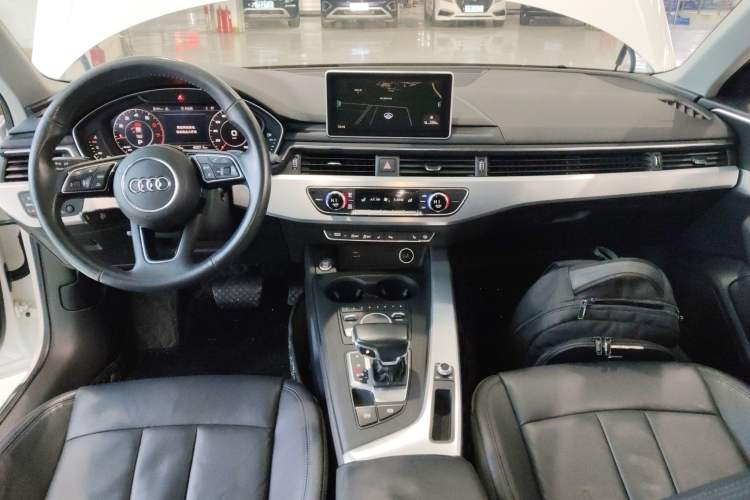 Used Audi A4L 2018 30th Anniversary Edition 40 TFSI Fashion Model
