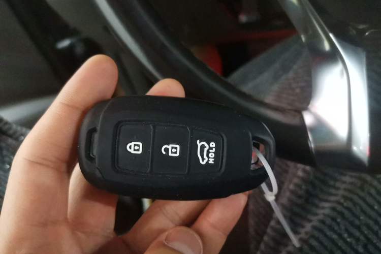 Used Roewe RX8 2018 30T Smart Connectivity Two-Wheel Drive Flagship Edition
