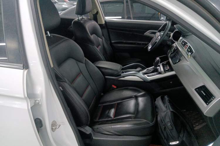 Used Geely Auto Emgrand X7 Sport 2018 1.8TD Automatic Two-Wheel Drive Smart Connect 4G Internet Edition
