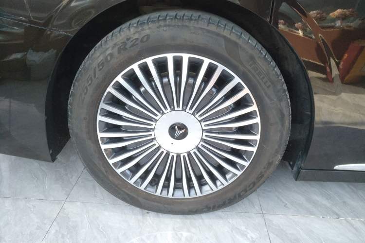 Used VOYAH Dream 2025 PHEV Four-Wheel-Drive Flagship Kunpeng Edition
