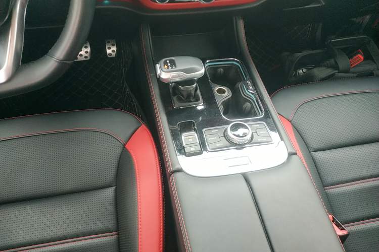 Used  BJ40 2023 2.0T Automatic Four-Wheel Drive Urban Hunter Edition Chivalrous Type
