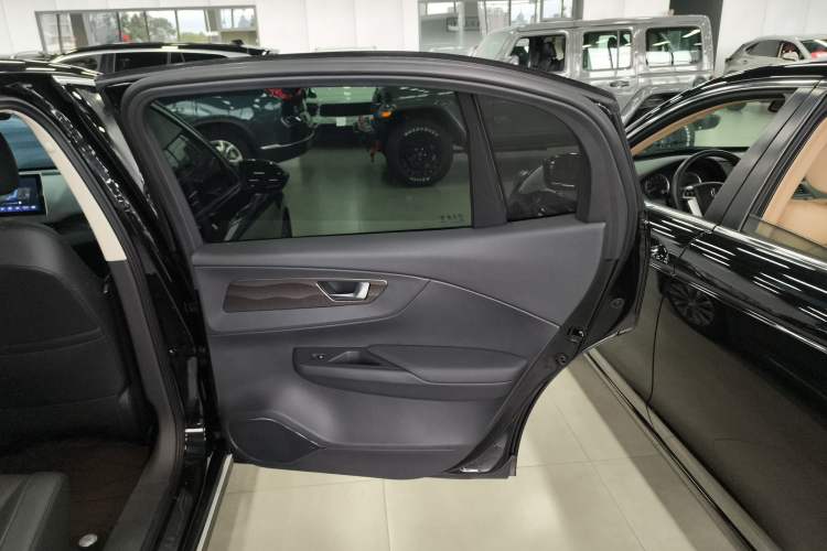 Used Hongqi E-QM5 2022 431 km Charge & Enjoy Edition
