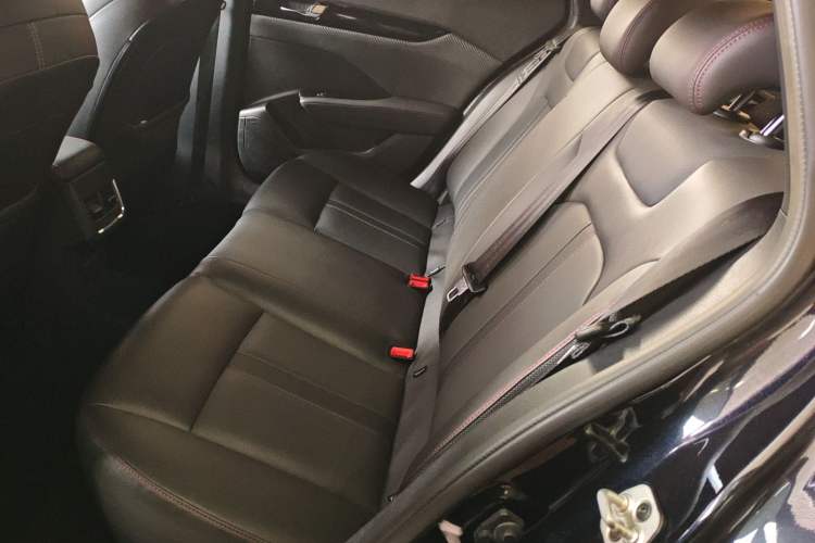 Used Dongfeng Aeolus Yixuan 2020 230T Automatic Glare-Proof Dark Knight Edition
