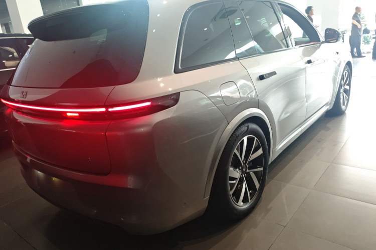 Used Li Auto L8 2023 Pro Model
