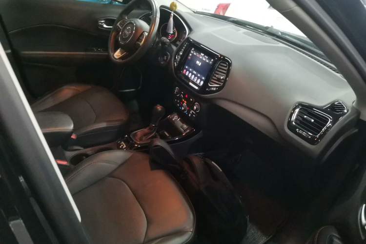 Used  Compass 2019 220T Automatic Family Edition