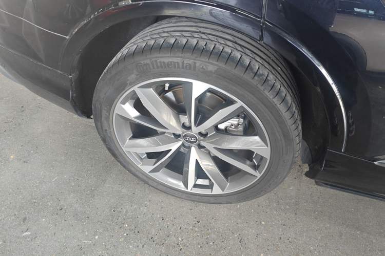 Used Audi Q7 2021 55 TFSI quattro S line Sport model
