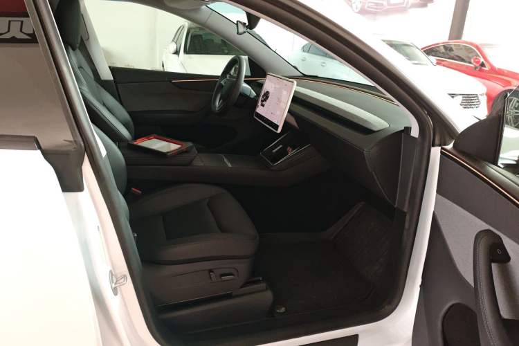 Used Tesla Model Y 2025 Rear-Wheel-Drive Version
