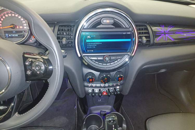 Used  MINI 2018 1.5T COOPER Artist Five-Door Edition
