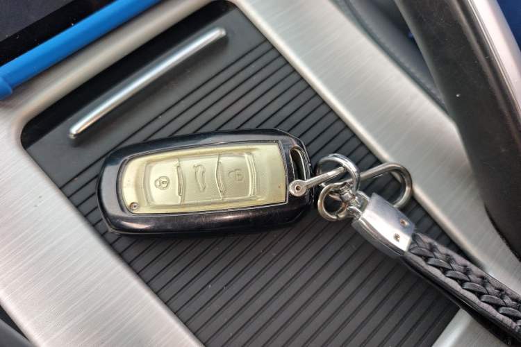 Used Geely Auto Emgrand X7 Sport 2020 1.8TD DCT Two-Wheel Drive Smart Connect 4G-Enabled Version
