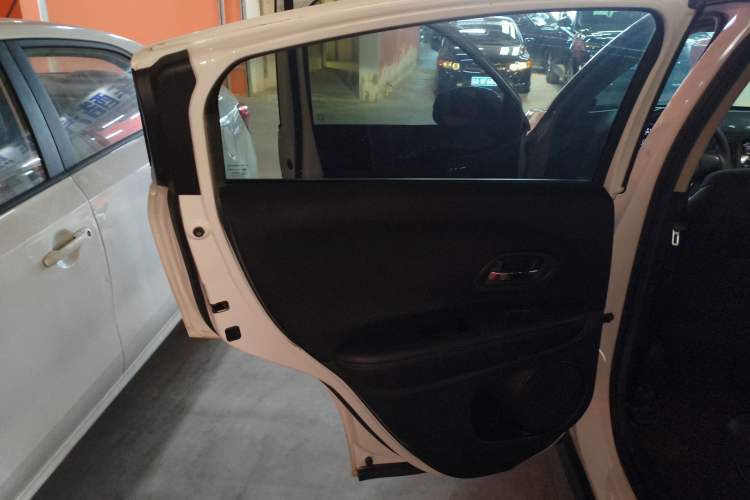 Used Honda Vezel 2017 1.8L CVT Front-Wheel Drive Pioneer Edition
