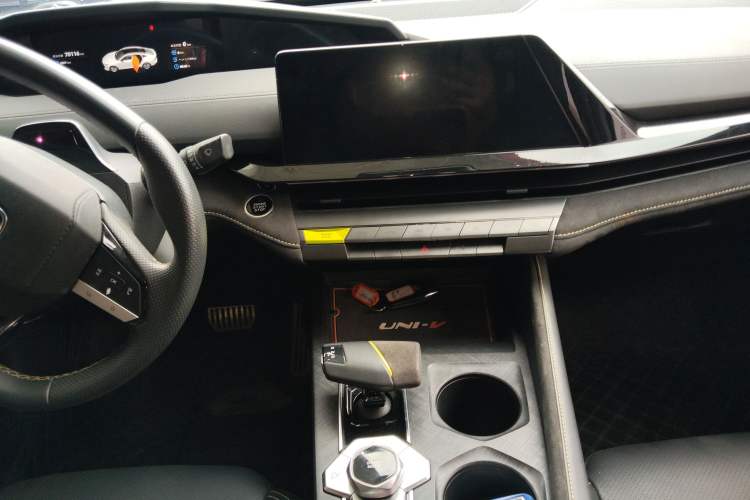 Used Changan UNI-V 2022 1.5T Sport Edition
