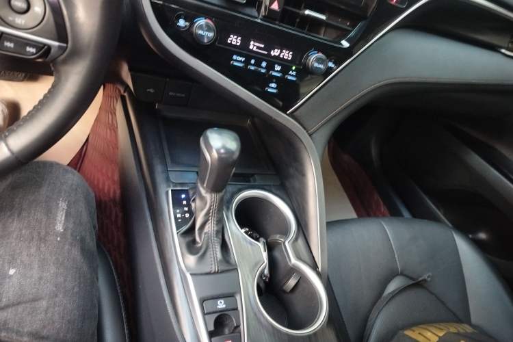 Used Toyota Camry 2021 2.0G Luxury Edition
