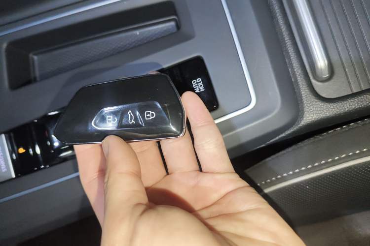 Used Volkswagen Golf 2023 Facelift 280TSI DSG R-Line Lite
