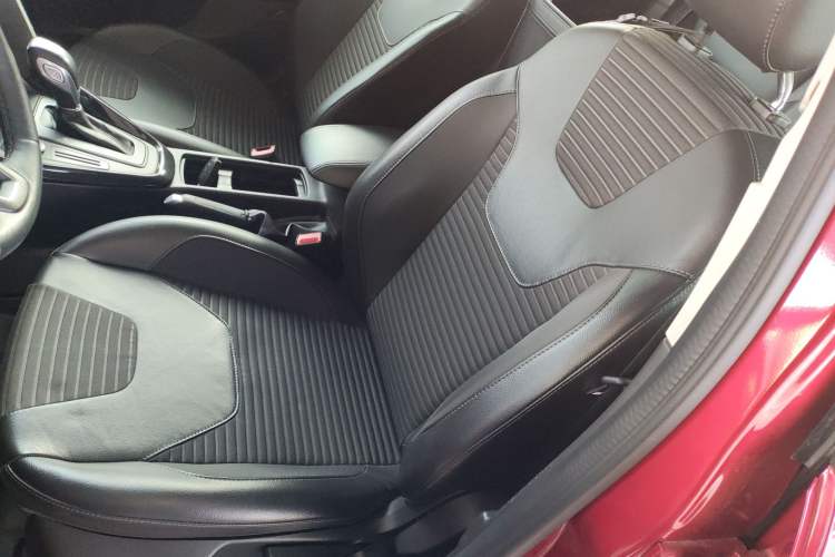 Used Ford Focus 2017 Hatchback 1.6L Automatic Fashion Edition Smart Drive Version
