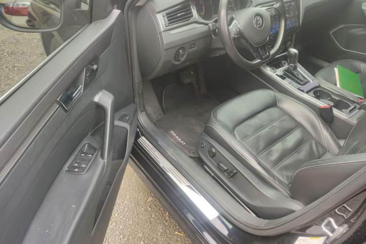 Used Volkswagen Passat 2016 330TSI DSG Luxury Edition
