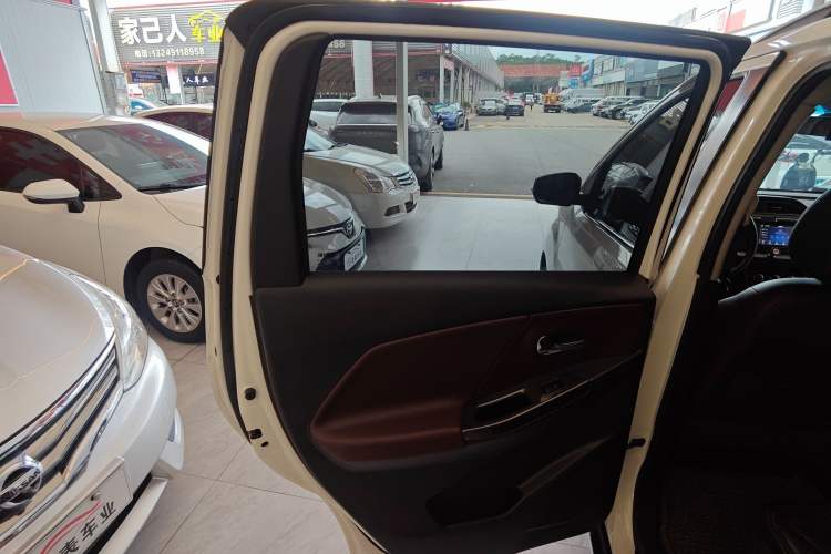 Used Venucia M50V 2019 1.5L Manual Comfort Edition
