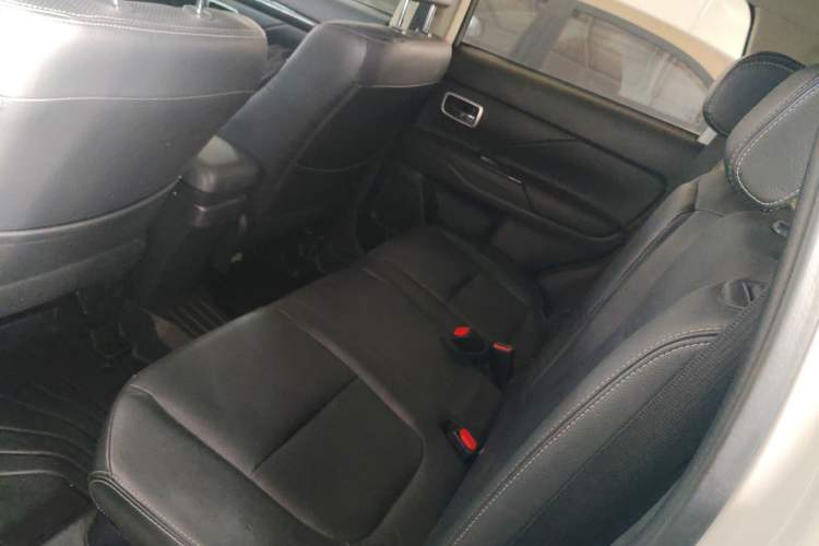 Used Mitsubishi Outlander 2018 2.0L Two-Wheel Drive Glory Edition 5 Seats