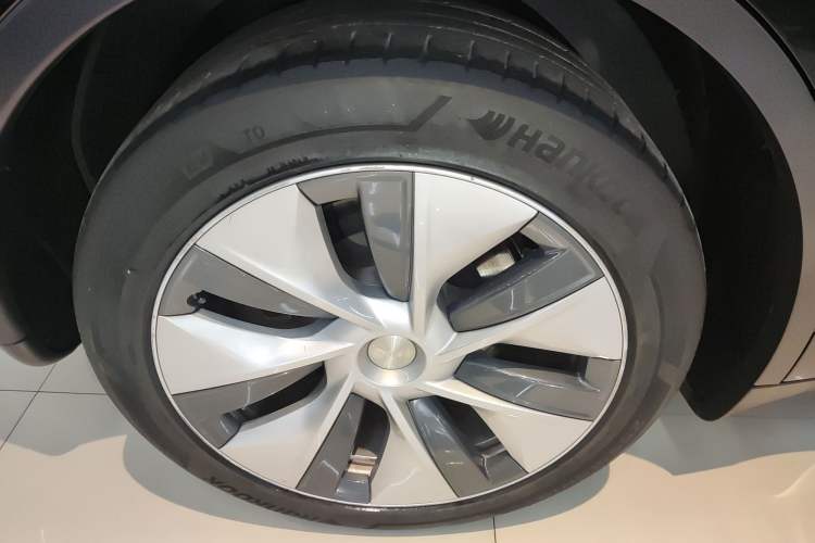 Used Tesla Model Y 2021 Long-Range All-Wheel-Drive Version 3D7