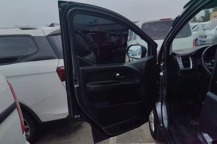 Used Jinbei Gold Hiace 2021 1.5L Passenger Van Travel Lion 6-Seater
