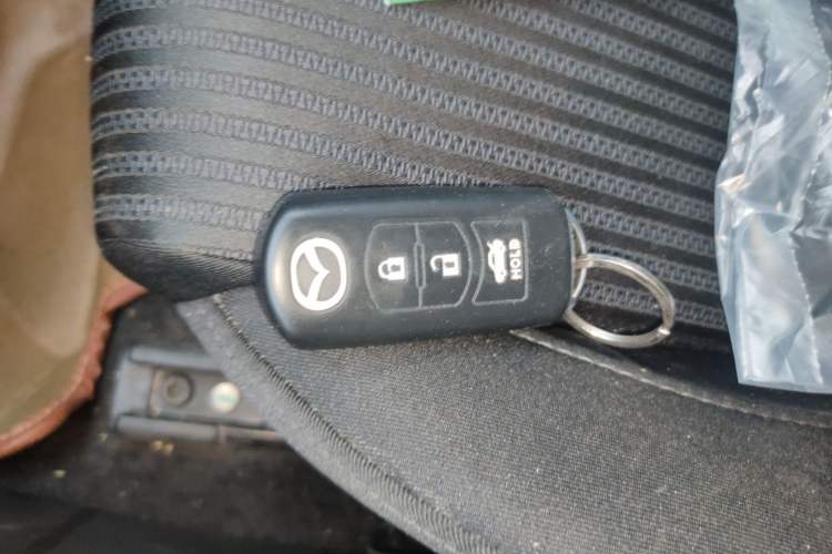 Used Mazda Mazda 3 Axela 2014 Sedan 1.5L Automatic Luxury Model