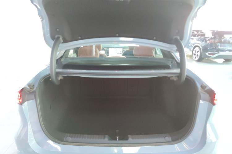 Used  L6 2025 EM-i 140km Explorer+ Edition