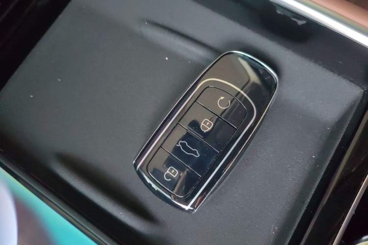 Used Chery Tiggo 8 L 2024 2.0T Two-Wheel Drive Prestige Version 5 Seats