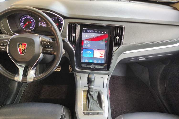 Used Roewe RX5 2016 20T Two-Wheel Drive Automatic Internet Smart Edition
