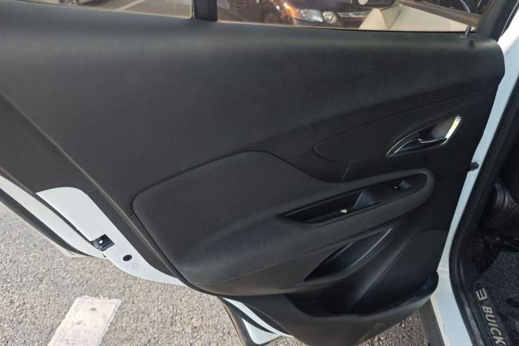 Used Buick Encore 2015 1.4T Automatic Two-Wheel Drive Urban Elite Version
