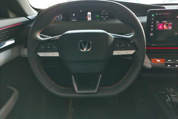 Used Changan UNI-V iDD 2024 Blue Whale Smart Electric iDD 136km ZhiKu Model
