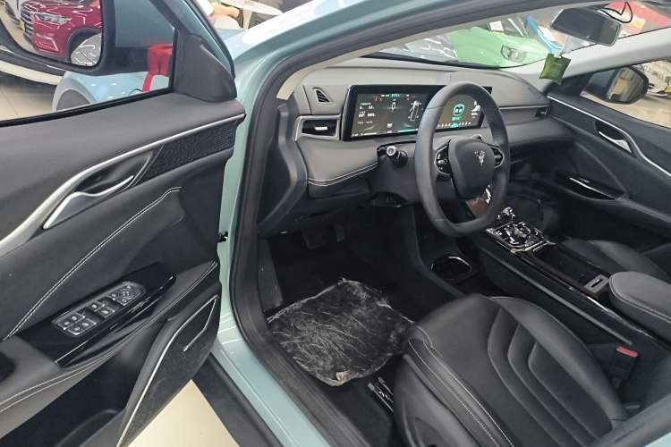 Used NETA U 2022 Pro 400 Comfortable Ride On-Demand Edition
