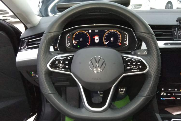 Used Volkswagen Magotan 2025 Zhongxiang Version 330TSI DSG Luxury Edition
