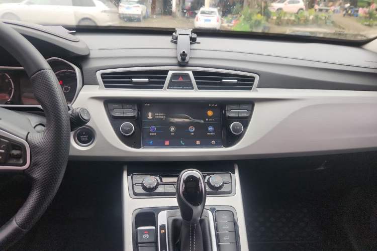 Used Geely Auto Emgrand X7 Sport 2018 1.8TD Automatic Two-Wheel Drive Zhiya Model
