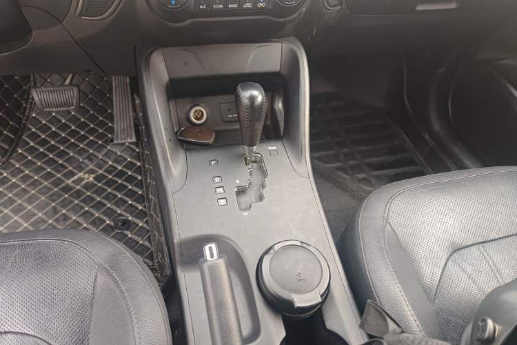 Used Hyundai ix35 2013 2.0L Automatic Two-Wheel Drive Smart GLS China IV Standard