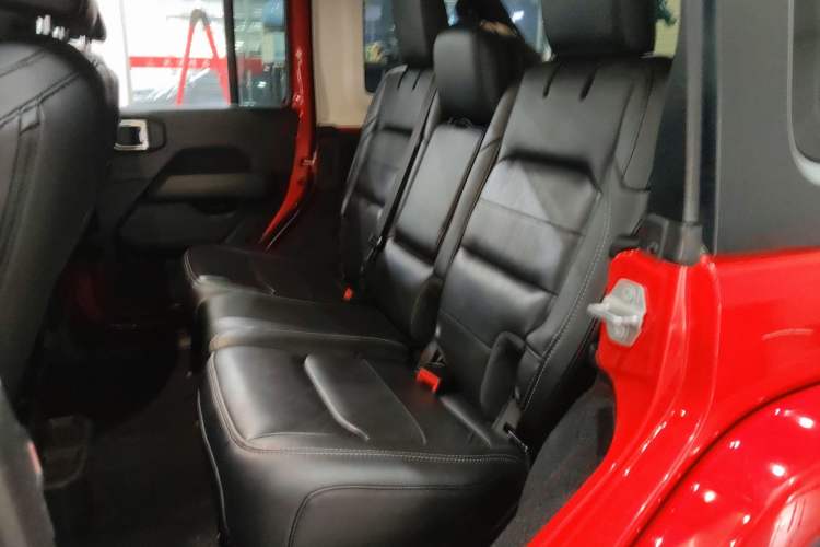 Used  Wrangler 2019 2.0T Sahara Four-Door Version China VI Emission Standard
