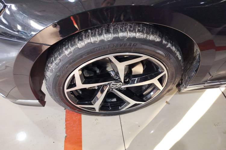 Used Volkswagen Magotan 2023 2 Million Units Limited Edition 330TSI DSG Leading Version
