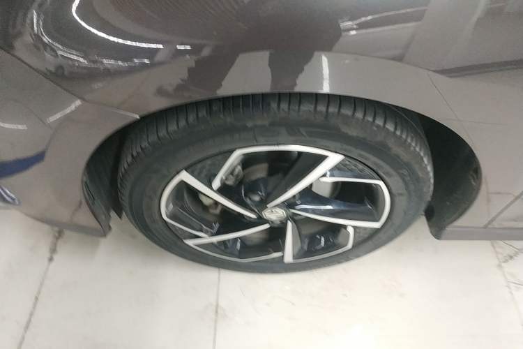 Used MG 5 2021 Revised 300TGI DCT Qingshè Luxurious Enjoyment Edition
