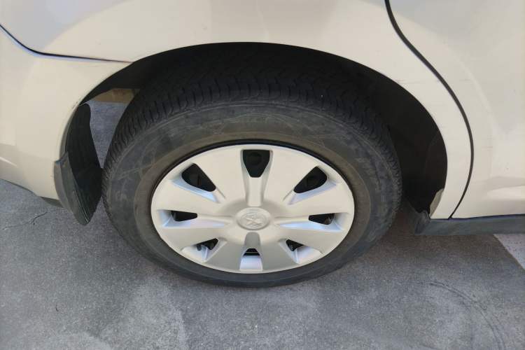 Used Venucia R50 2013 1.6L Manual Fashion Edition
