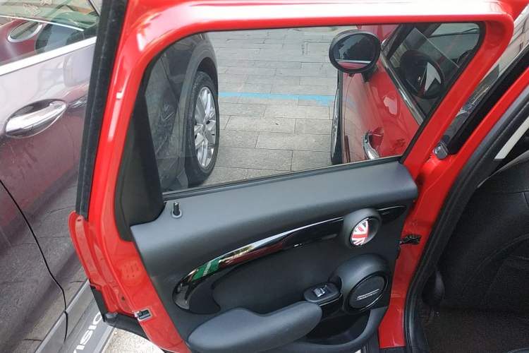 Used  MINI 2022 1.5T COOPER Classic Edition Five-Door Version
