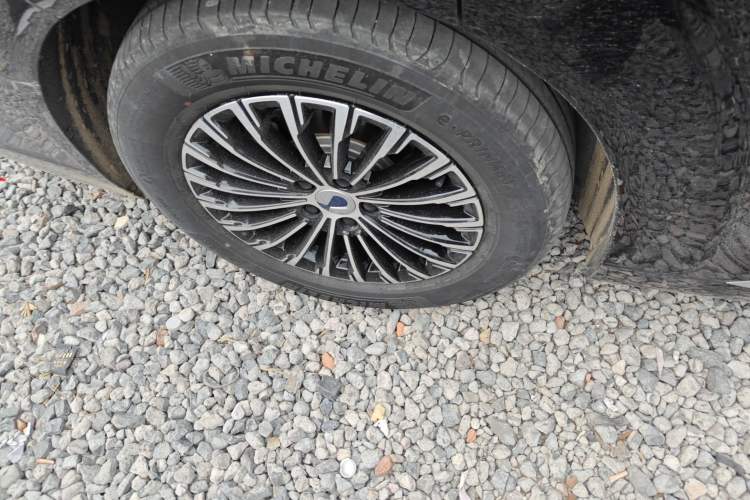 Used Denza D9 2022 DM-i 1040 Prestige Model
