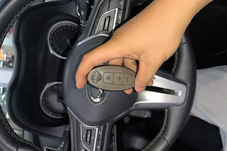 Used Infiniti Q50L 2018 2.0T Enjoyment Version China VI Standard
