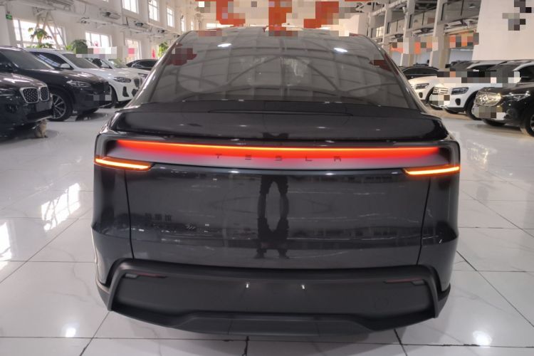 Used Tesla Model Y L 2025 Long-Range All-Wheel-Drive Version
