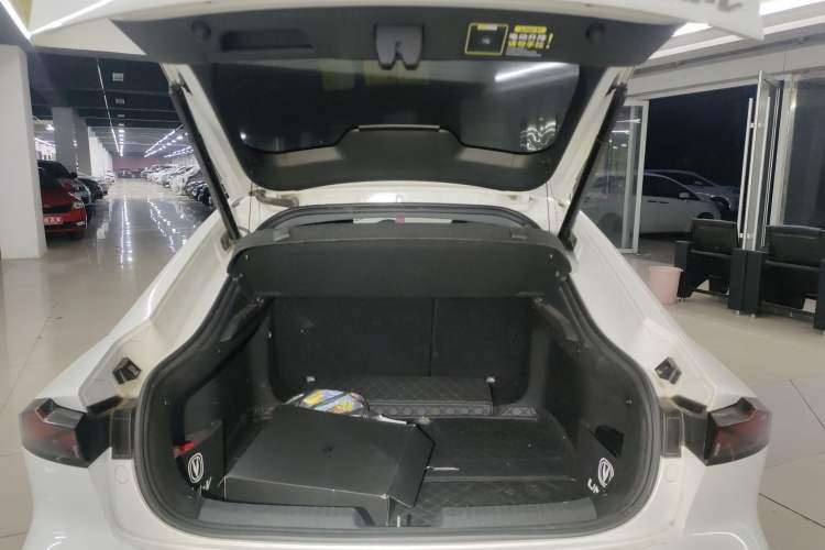 Used Changan UNI-V 2022 1.5T Prestige Version
