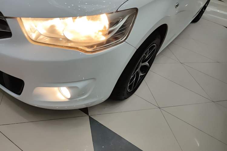 Used Citroen Elysee 2015 Zhishang Edition 1.6L Manual Fashion Model
