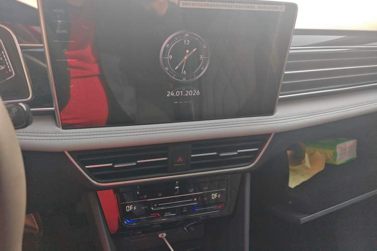 Used Volkswagen Tiguan L 2024 300TSI Automatic Two-Wheel Drive Smart Edition
