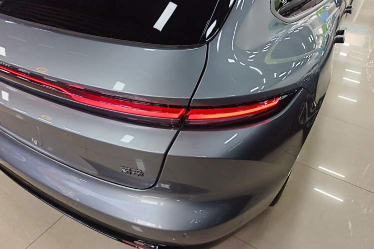 Used Nio ET5T 2025 Model Champion Commemorative Edition, 75kWh Touring
